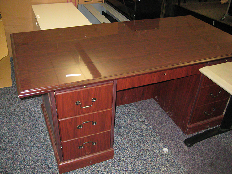 5 EXECUTIVE DESKS