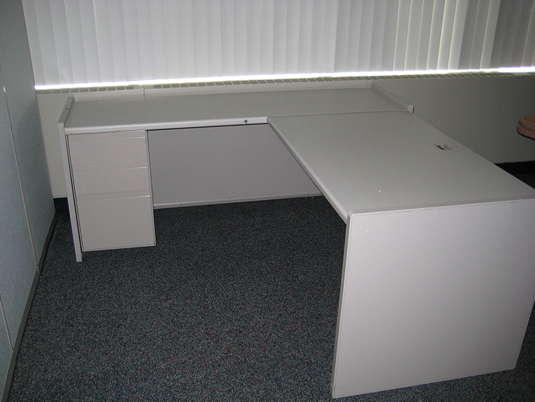 L-SHAPE WORK AREA