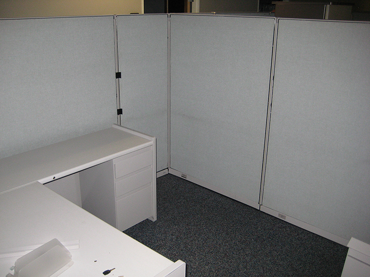 CUBICLE W/WORKSTATION