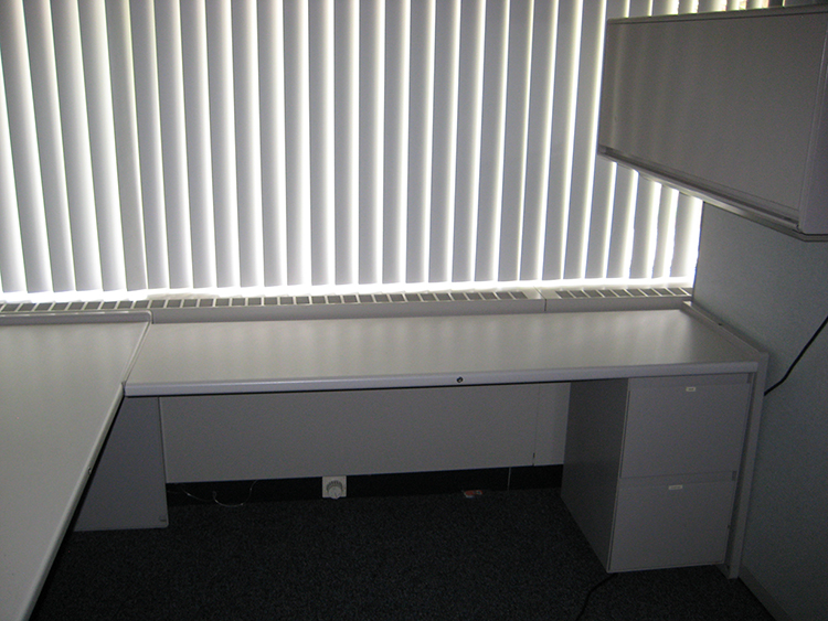 CUBICLE L WORKSTATION W/OVERHEAD BIN