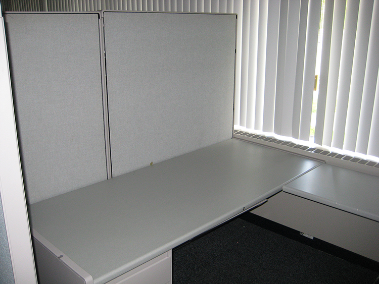 CUBICLE WALLS W/L SHAPE WORK AREA