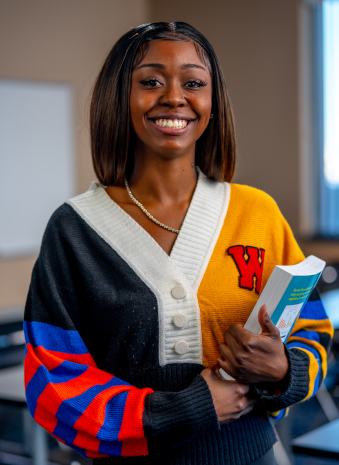 student smiling, Alikah